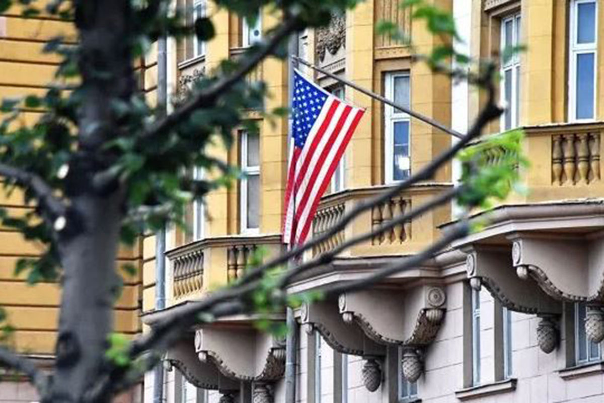 Сша предупредили своих граждан покинуть россию. Посольство Дании в Вашингтоне. Посольство США. Посольство США В Москве. Посольство России в США.