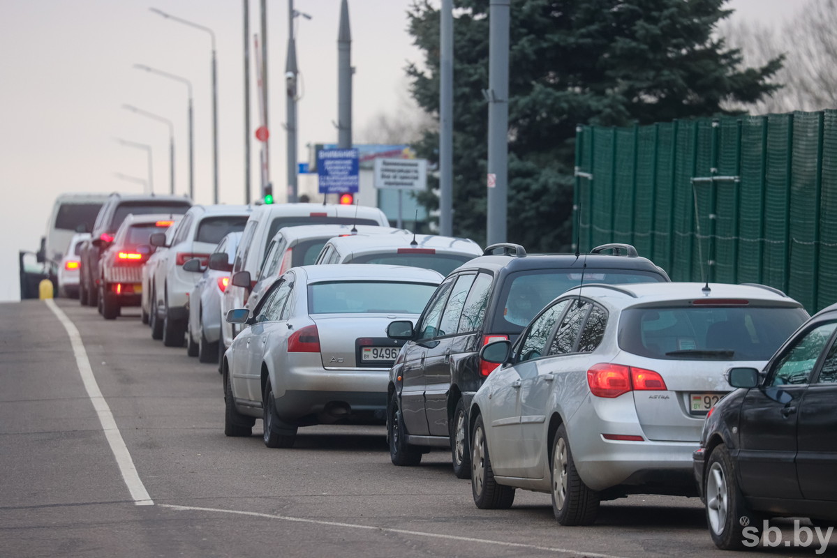 ГПК: более 90 легковых авто ожидают въезда в Литву