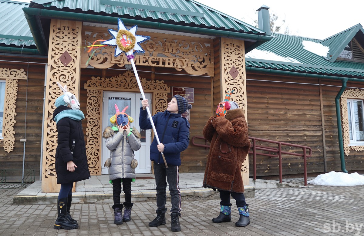 В Ганцевичском районном Доме ремесел передают юному поколению народные  рождественские и новогодние традиции