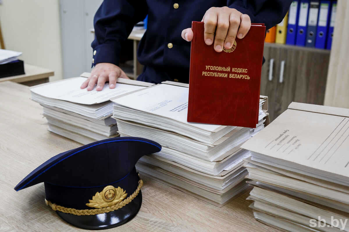 На сайте знакомств работник ритуальной службы под видом девушки два месяца  выманивал деньги у минчанина