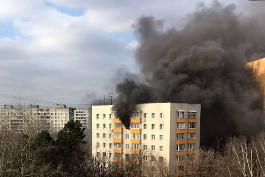 Новости москва сейчас взрывы. Пожар на Берзарина 23. Пожар на Северо востоке Москвы сейчас. Пожар в доме в Москве.