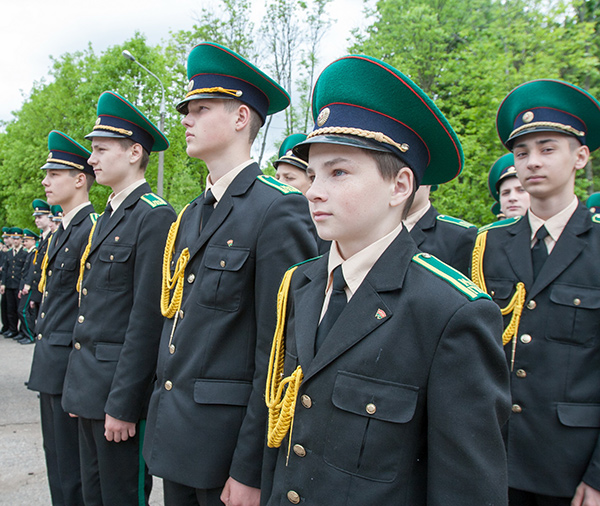 Форма пограничника. Парадная форма ФСБ Пограничная служба. Парадная форма пограничных войск ФСБ РФ. Парадня формапограничников. Парадная форма пограничника.