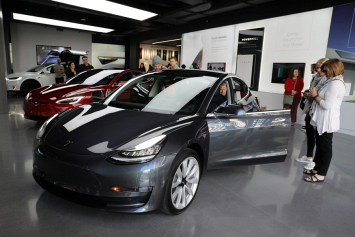 Tesla объявила о полном переходе на онлайн-продажи своих электрокаров 