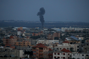 Израиль начал наносить удары по целям ХАМАС в секторе Газа в ответ на ракетный обстрел