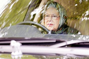 Королева Великобритании согласилась перестать водить автомобиль