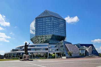 25.by: «Алмаз знаний» — так называют здание Национальной библиотеки Беларуси, принявшее первых читателей в 2006 году