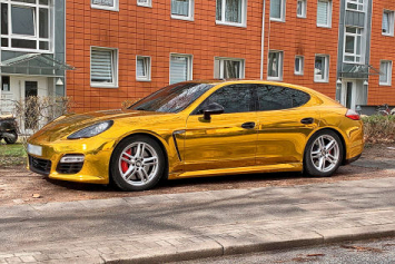 В Германии владельца «золотого» Porsche заставили вернуть машине первоначальный вид – тюнинг посчитали слишком небезопасным