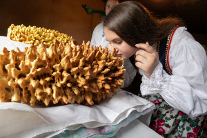 Торт-гриль. Как в Беларуси пытаются сохранить традиции приготовления уникального свадебного пирога