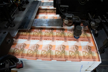 От хлопка до бумажной обрези: корреспонденты издательского дома «Беларусь сегодня» проследили весь жизненный цикл белорусского рубля