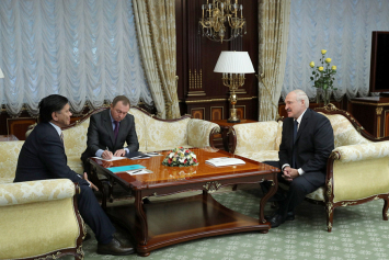 Саммит ЕАЭС, взаимная торговля и поставки нефти. Лукашенко встретился с послом Казахстана