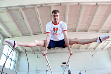 Спортивный гимнаст Василий Михалицин – о частых травмах, любимой невесте и отборе на II Европейские игры
