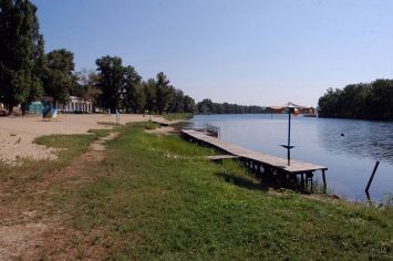 В Украине почти 30 человек отравились после купания в озере