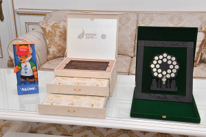 Лукашенко подарил высоким гостям II Европейских игр эксклюзивные сувениры