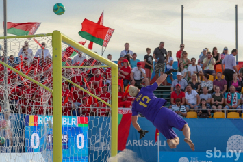Сборная Беларуси по пляжному футболу в стартовом матче II Европейских игр разгромила команду Румынии