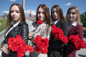 Перед Днем Независимости активисты БРСМ возложат цветы к памятникам по всей стране