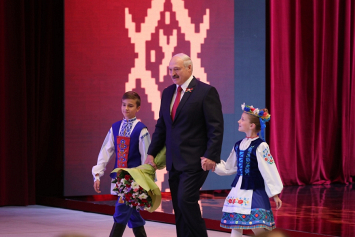 Лукашенко: нынешнему поколению выпала честь создать суверенное, независимое государство