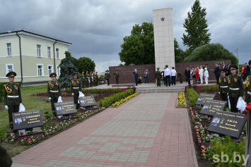 В Смолевичах в честь 75-летия освобождения Беларуси от немецко-фашистских захватчиков открыли Аллею Героев