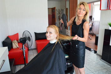 Счастливая мать и владелица двух парикмахерских: как субсидия помогла ошмянке Елене Кузмитович в развитии собственного бизнеса