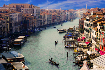 В Венеции туристов оштрафовали за приготовление кофе у моста Риальто