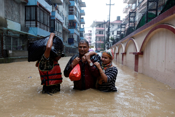 Жертвами наводнений в Южной Азии стали более 300 человек