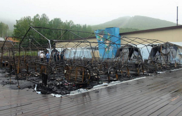 Число жертв пожара в палаточном лагере в Хабаровском крае увеличилось до четырех