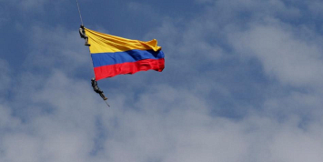 Двое военных погибли во время авиашоу в Колумбии