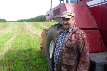 Сельхозпредприятиям ОАО «Любиново» і «Подъельцы» необходимо ликвидировать отставание в заготовке кормов