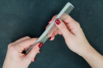 Названы наиболее популярные ошибки при расчесывании волос
