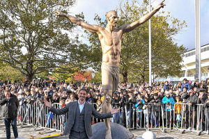 В Швеции открыли памятник футболисту Златану Ибрагимовичу