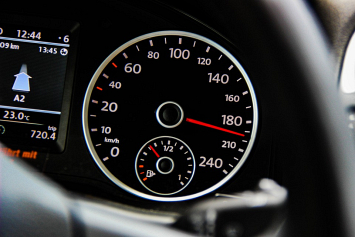 В Германии не будут ограничивать скорость на автобанах