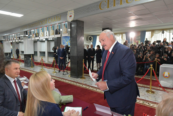 Лукашенко после голосования ответил на вопросы журналистов