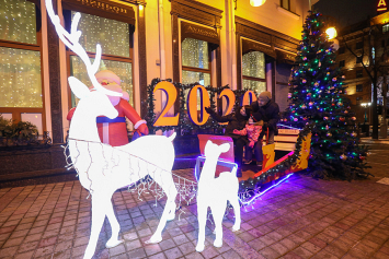  ФОТОФАКТ. В Минске украшают витрины к Новому году