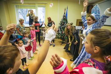Первый заместитель Премьер-министра Дмитрий Крутой поздравил пациентов РНПЦ детской хирургии