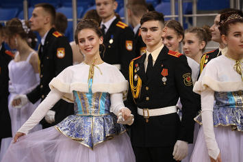  Пышные платья, парадная форма и 8 обязательных танцев: в Минске прошел Новогодний Республиканский суворовско-кадетский бал