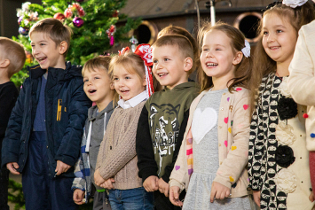 Акцию «Наши дети» поддержали Ирина Костевич, Виктор Лукашенко с семьей и депутаты