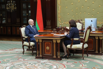 Президент обсудил с Кочановой подготовку к выборам, ситуацию в экономике и тему коронавируса