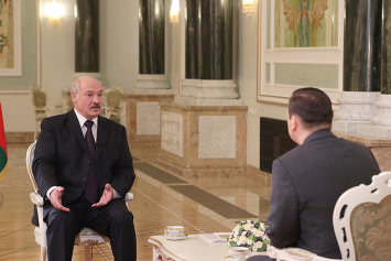 Лукашенко: мы не решаем через коронавирус никаких политических вопросов