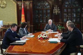 Лукашенко планирует в ближайшее время посетить производства защитных средств