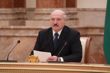 Лукашенко провел совещание о первоочередных мерах по обеспечению устойчивой работы экономики и социальной сферы