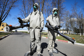 Вирус не пройдет: войска радиационной, химической и биологической защиты приступили к дезинфекции военных объектов