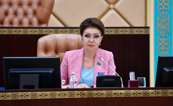 Спикера сената парламента освободил от полномочий в Казахстане