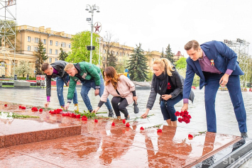 Белорусы по всей стране присоединяются к акции "Беларусь помнит. Помним каждого"