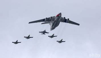 Тренировка авиационной части парада началась в Минске