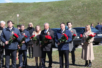 Петр Миклашевич почтил память героев в Молодечненском районе