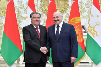 Лукашенко и Рахмон обменялись поздравлениями с 75-летием Победы