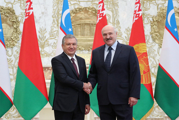 Лукашенко и Мирзиёев отметили важность 75-летия Великой Победы
