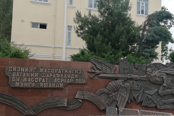 Белорусские дипломаты в Ташкенте почтили память павших в ВОВ в преддверии 75-летия Великой Победы