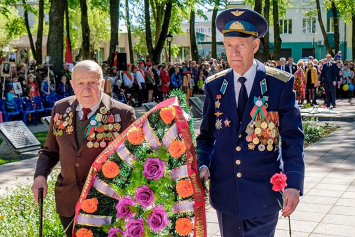 В Березе с 75-летием Великой Победы торжественно поздравили ветерана Федора Степановича Трутько