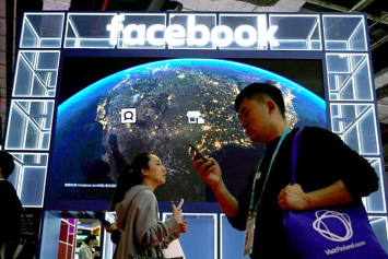 Facebook будет помечать ярлыками публикации, связанные с государственными СМИ России и Китая