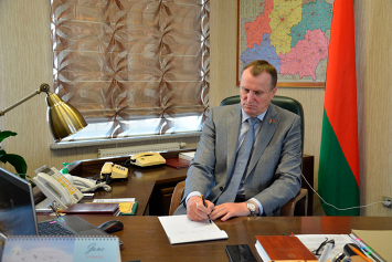 Заместитель председателя Совета Республики Анатолий Исаченко провел прямую телефонную линию